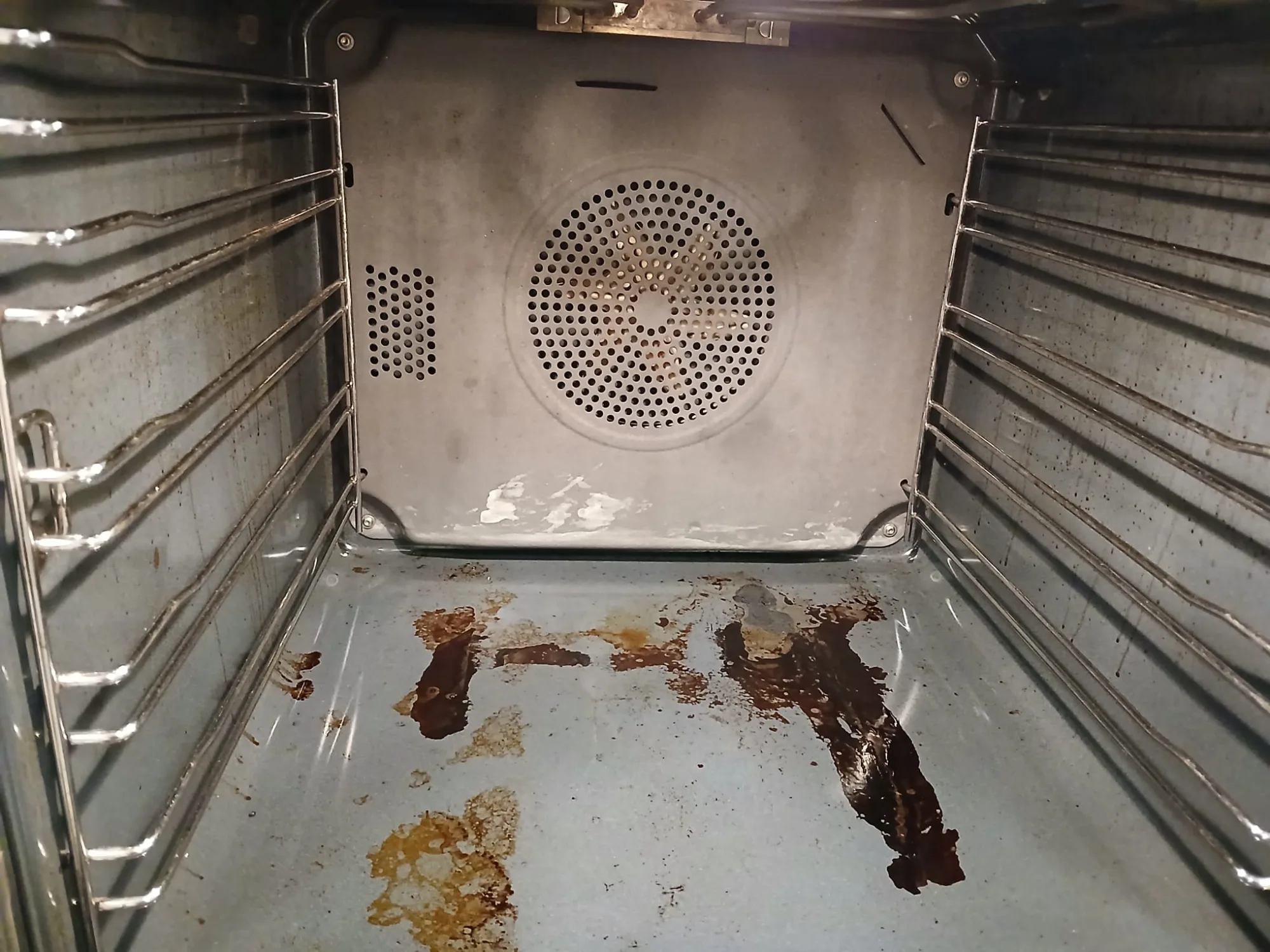 Backofen entfettet und poliert (vorher)
